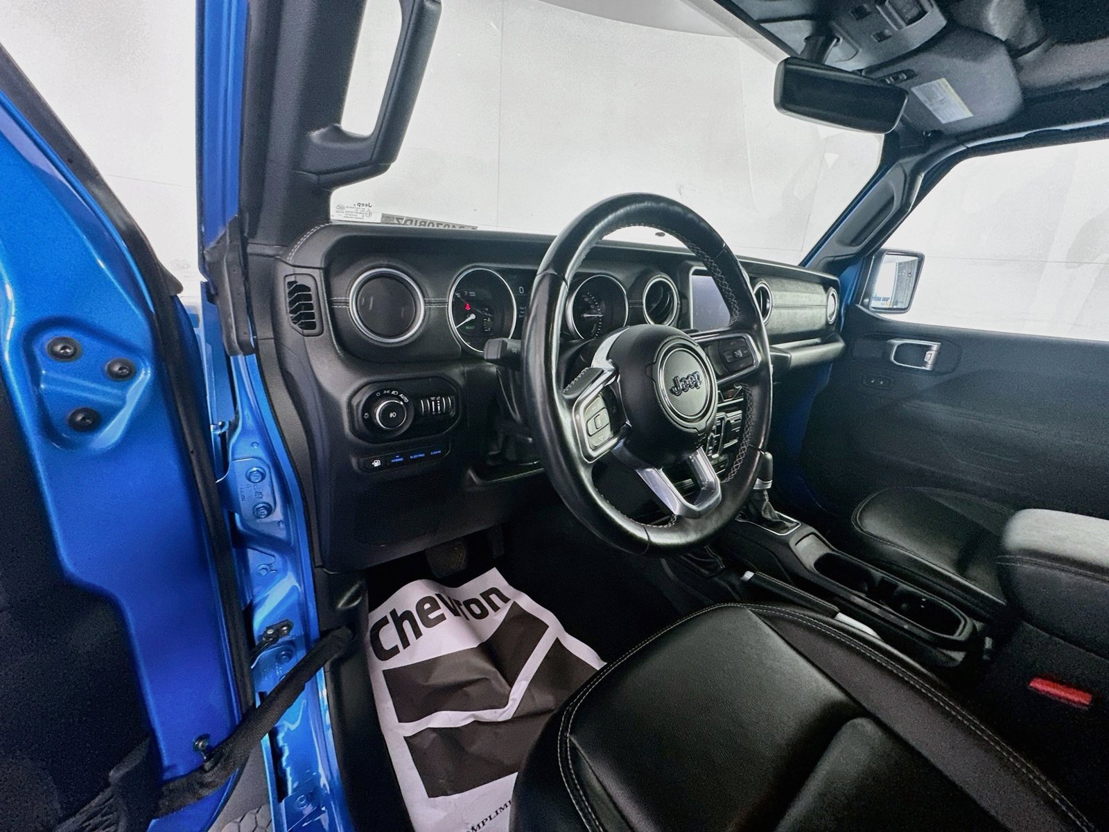 Used 2022 Jeep Wrangler Unlimited Sahara w/ Cold Weather Group AWD/4WD image 9