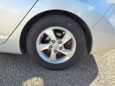 Used 2015 Hyundai Elantra SE image 6