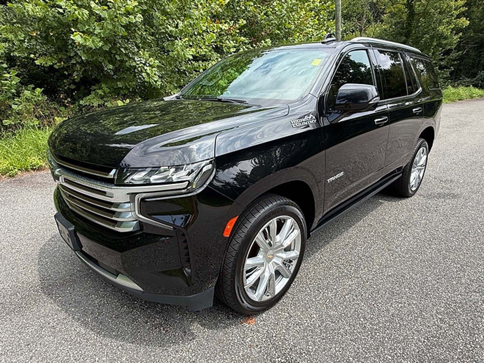 Used 2021 Chevrolet Tahoe High Country w/ Premium Package AWD/4WD image 2