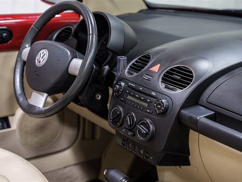 Used 2008 Volkswagen Beetle SE FWD image 17