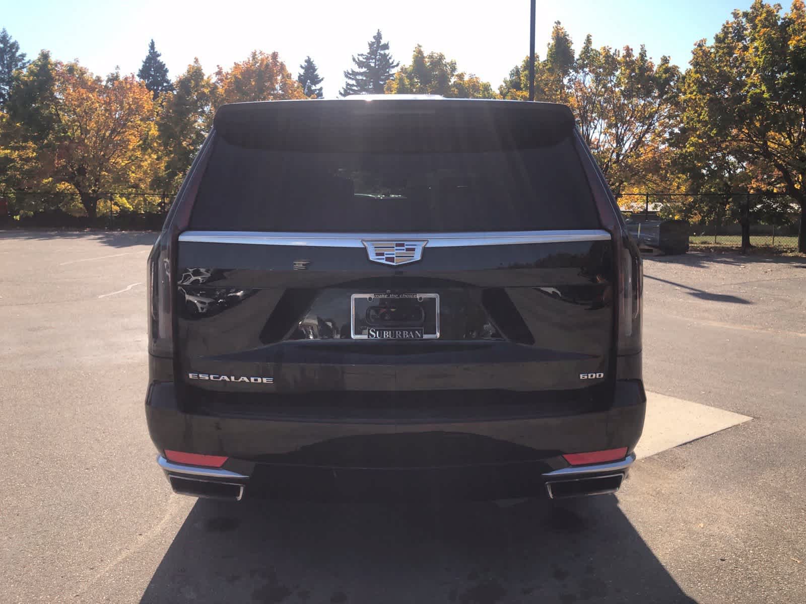 Used 2021 Cadillac Escalade Premium Luxury AWD/4WD image 4