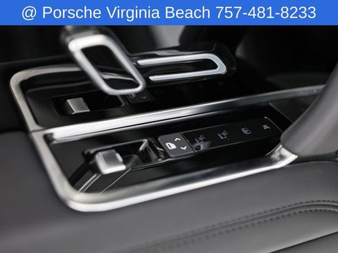 Used 2025 Land Rover Range Rover SE AWD/4WD image 25