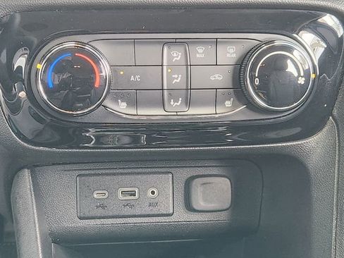 Used 2020 Buick Encore GX Preferred w/ Cold Weather Comfort Package image 17