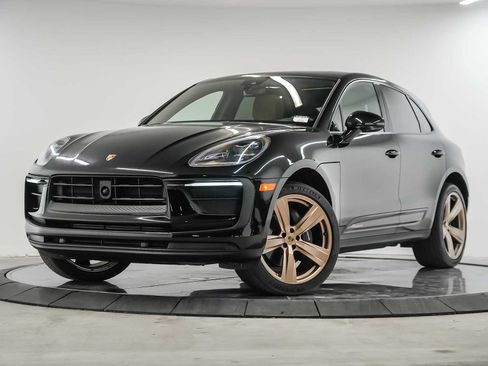 Certified 2023 Porsche Macan AWD/4WD image 1