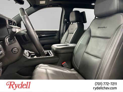 Used 2021 GMC Yukon Denali w/ Denali Premium Package image 10
