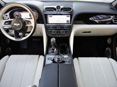 Used 2023 Bentley Bentayga AWD/4WD image 4