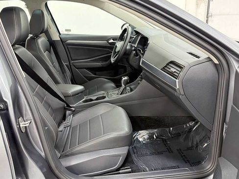 Used 2024 Volkswagen Jetta SE FWD image 29