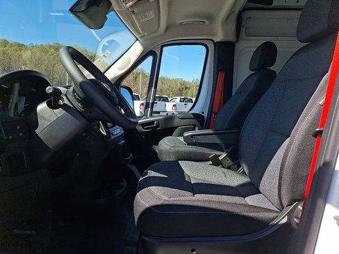 Used 2025 RAM ProMaster 2500 w/ Convenience Group image 12