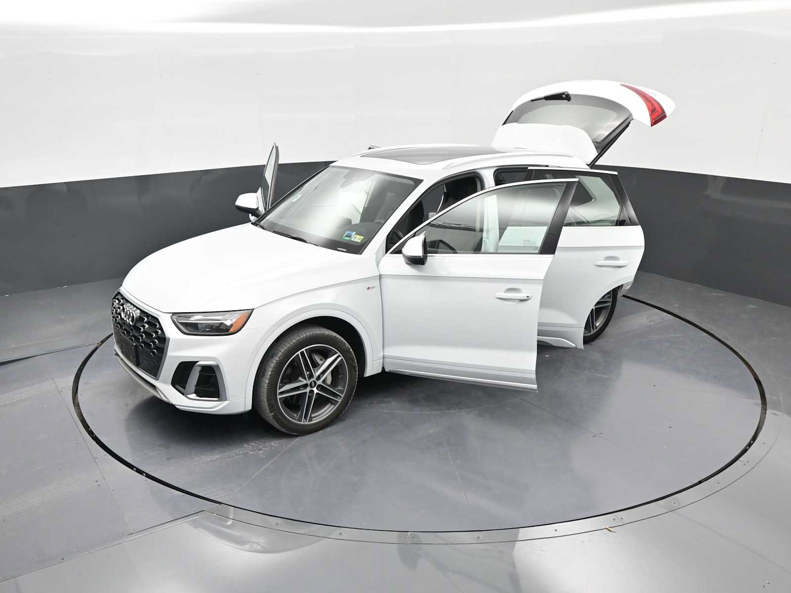 Used 2021 Audi Q5 e Premium Plus AWD/4WD image 42
