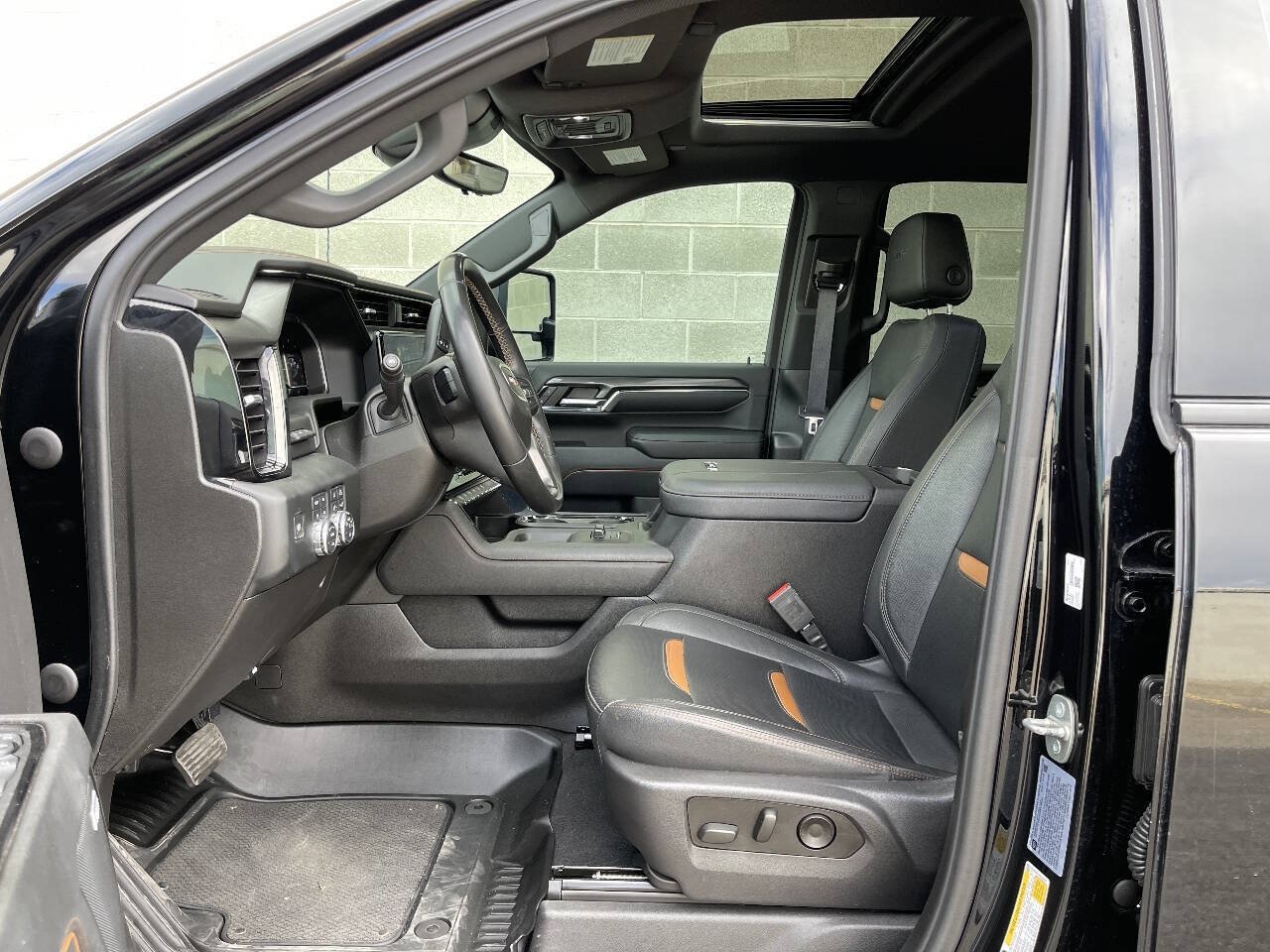 Used 2024 GMC Sierra 3500 AT4 w/ AT4 Premium Plus Package AWD/4WD image 12