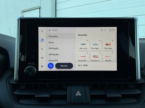 Used 2025 Toyota RAV4 XLE image 31