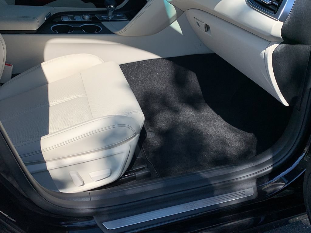 Certified 2026 Genesis G70 2.5T RWD image 34