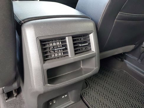 Used 2021 Volkswagen Atlas Cross Sport SE w/ Panoramic Sunroof Package image 18