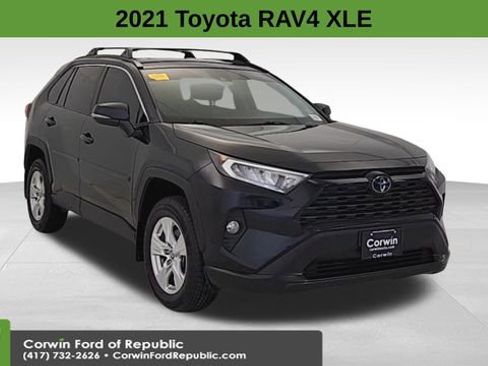 Used 2021 Toyota RAV4 XLE image 1