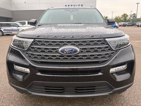 Used 2024 Ford Explorer XLT w/ Equipment Group 202A AWD/4WD image 3