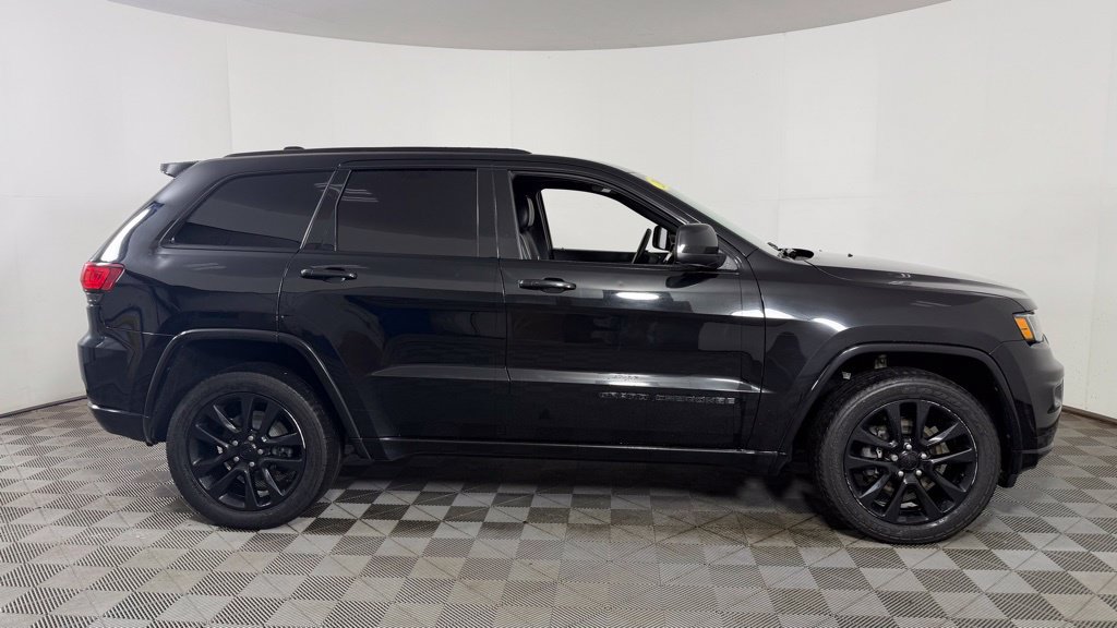 Used 2019 Jeep Grand Cherokee Altitude AWD/4WD image 11