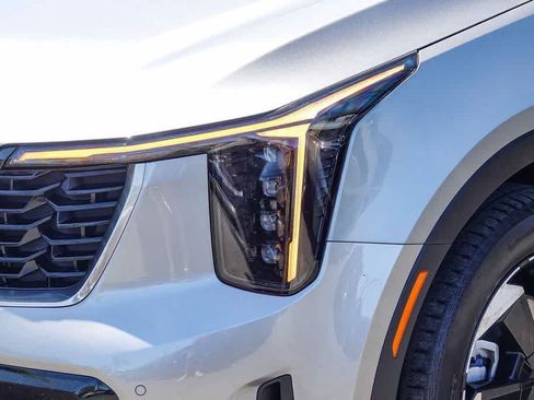 Certified 2025 Kia Sorento EX AWD/4WD image 8