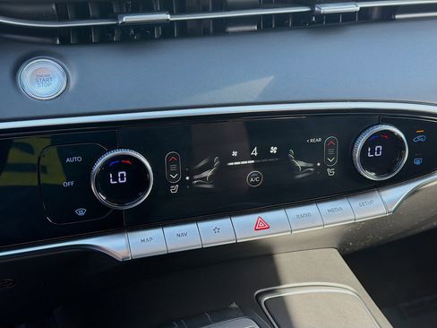 Used 2025 Genesis GV70 2.5T image 13