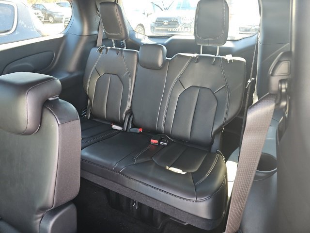 Used 2026 Chrysler Pacifica Select FWD image 4