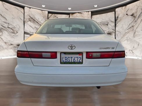 Used 1998 Toyota Camry XLE image 8