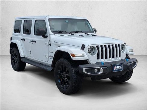 Used 2022 Jeep Wrangler Unlimited Sahara w/ Cold Weather Group AWD/4WD image 3