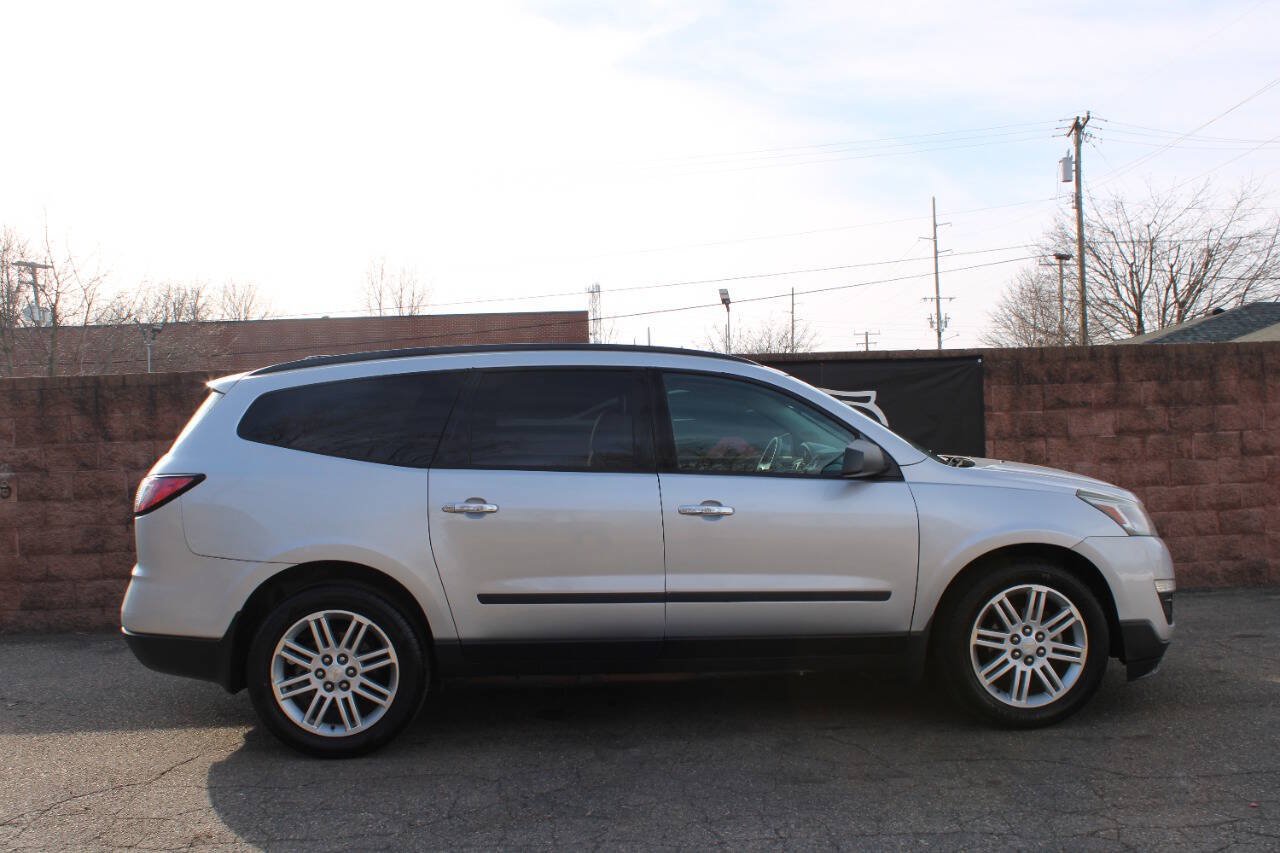 Used 2017 Chevrolet Traverse LS AWD/4WD image 5