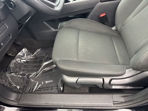 Used 2024 Nissan Rogue S image 31