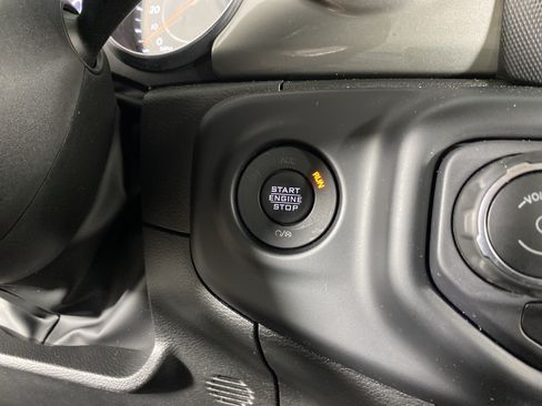 Used 2022 Jeep Wrangler Unlimited Sahara w/ Cold Weather Group AWD/4WD image 26