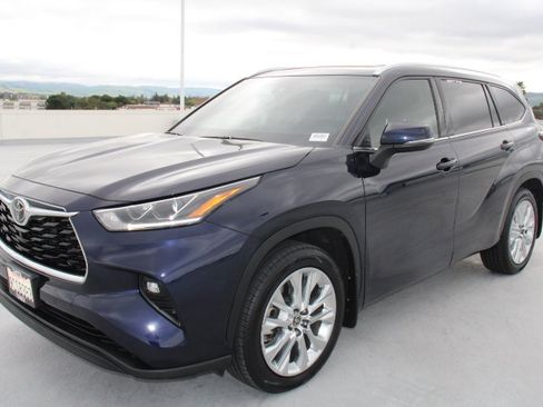 Certified 2022 Toyota Highlander Limited image 7