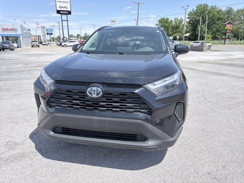 Used 2023 Toyota RAV4 LE AWD/4WD image 2