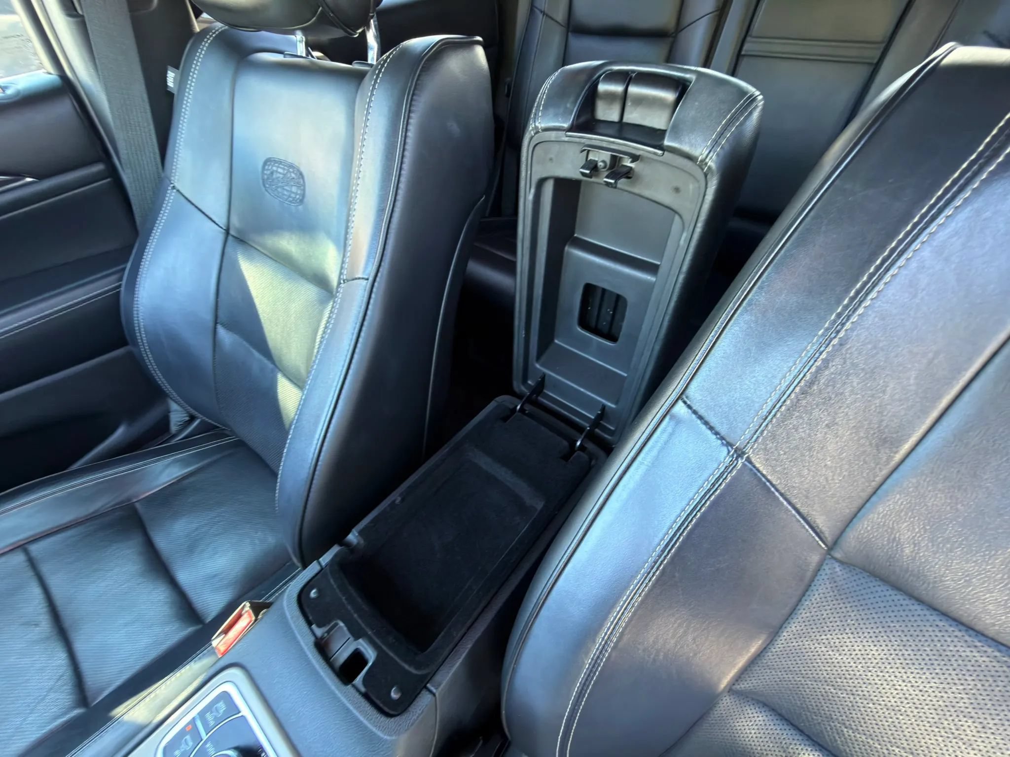 Used 2017 Jeep Grand Cherokee Overland AWD/4WD image 28