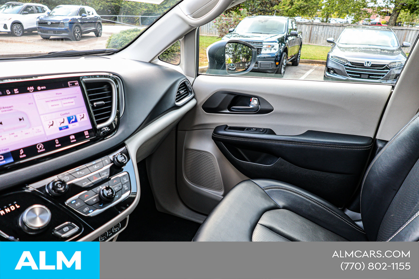 Used 2023 Chrysler Pacifica Touring-L FWD image 35