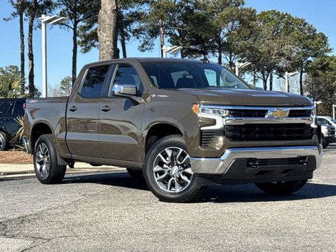 Used 2024 Chevrolet Silverado 1500 LT image 2