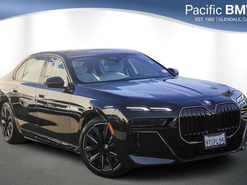 Used 2025 BMW 750e xDrive w/ Premium Package image 1
