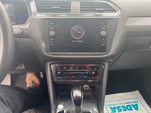 Used 2022 Volkswagen Tiguan SE image 9