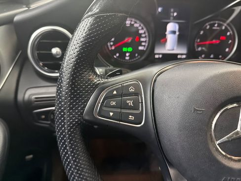 Used 2019 Mercedes-Benz GLC 300 w/ Premium Package image 26