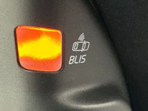 Used 2016 Volvo XC70 T5 Premier w/ Proximity Package image 23