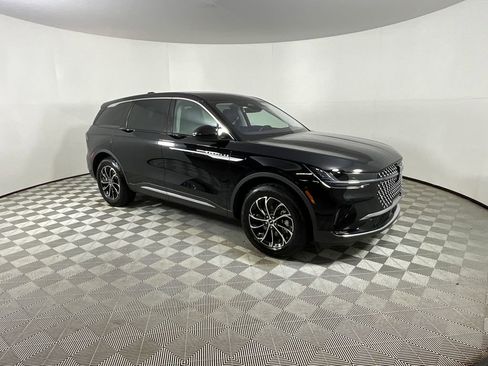 Used 2025 Lincoln Nautilus Premier image 6