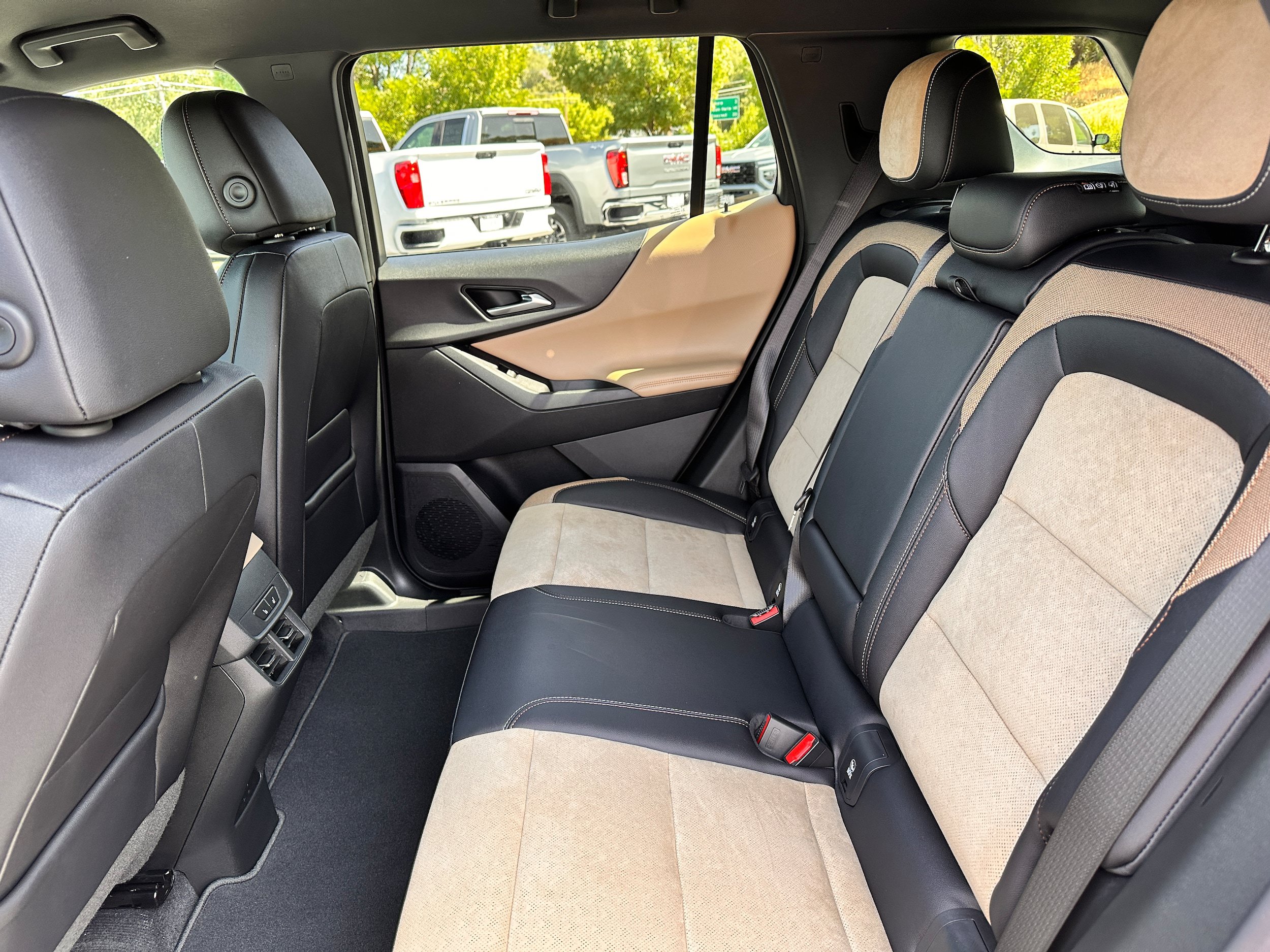 Used 2026 Chevrolet Equinox ACTIV w/ Convenience Package III FWD image 7