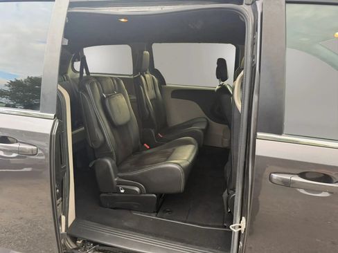 Used 2019 Dodge Grand Caravan SXT FWD image 26