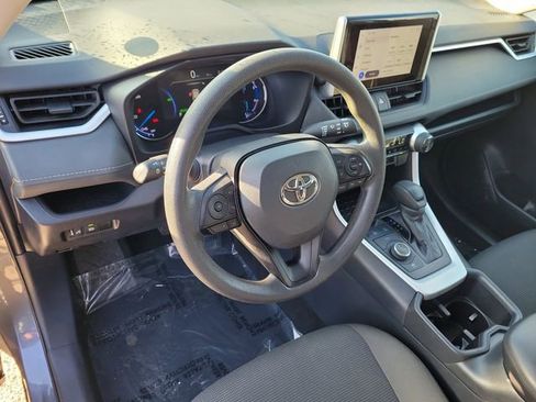 Used 2025 Toyota RAV4 LE AWD/4WD image 18