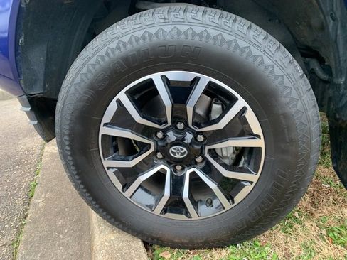 Used 2022 Toyota Tacoma TRD Sport image 8