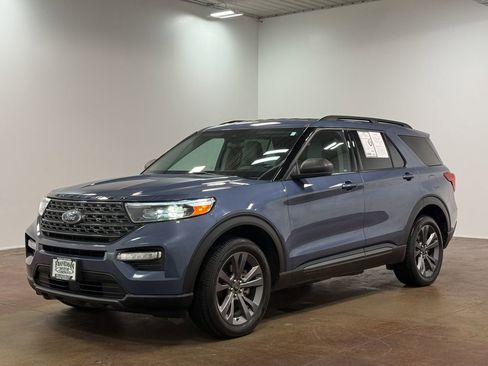 Used 2021 Ford Explorer XLT w/ Equipment Group 202A AWD/4WD image 7