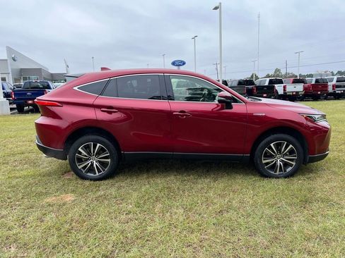 Used 2021 Toyota Venza LE w/ Carpet Mat Package (TMS) image 9