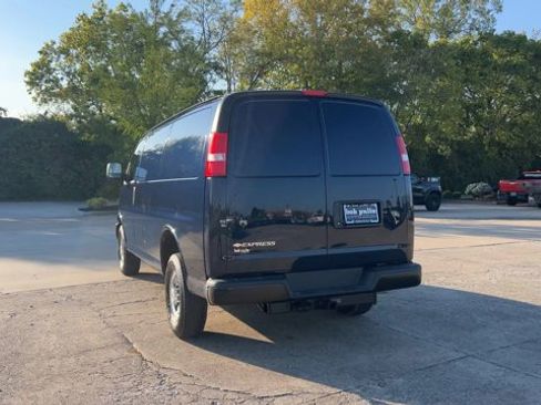 New 2025 Chevrolet Express 3500 w/ Driver Convenience Package image 7