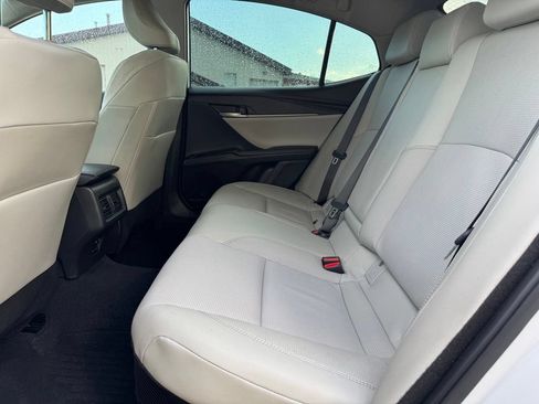Used 2025 Toyota Camry XLE w/ Premium Plus Package AWD/4WD image 5