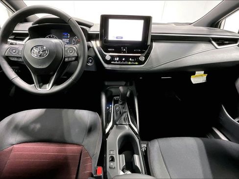 Used 2025 Toyota Corolla SE image 18
