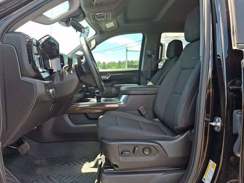 Used 2025 Chevrolet Silverado 1500 LT Trail Boss w/ Convenience Package II AWD/4WD image 15