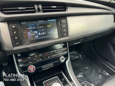 Used 2017 Jaguar XF Premium image 10