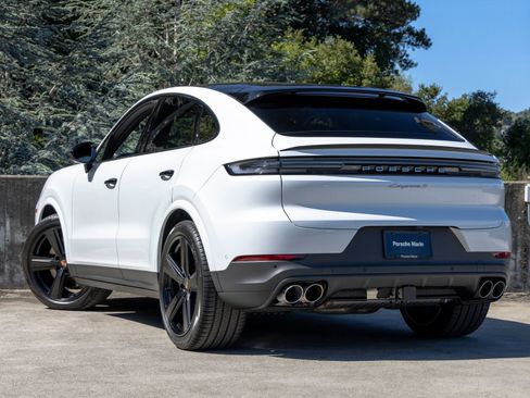 New 2026 Porsche Cayenne S image 3